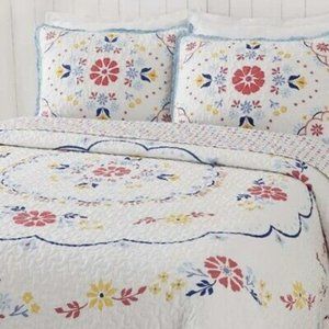 The Pioneer Woman Mazie Medallion Quilt Full/Queen Quilted Charming Applique